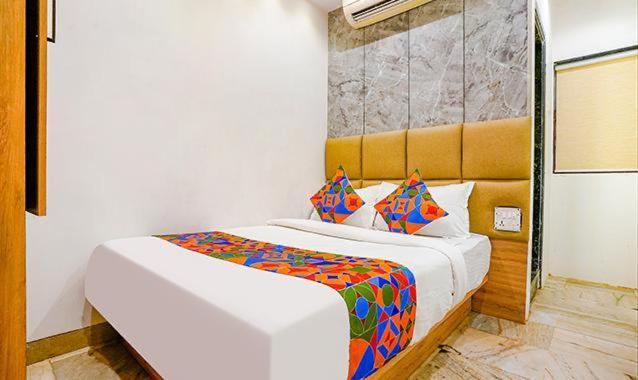 Hotel New Deepak Mumbai Exteriör bild